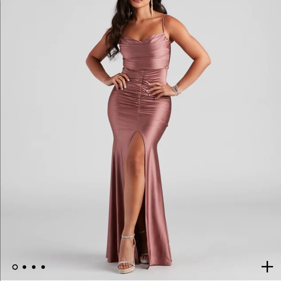 Windsor Hazel-Anne gown - Picture 1 of 3